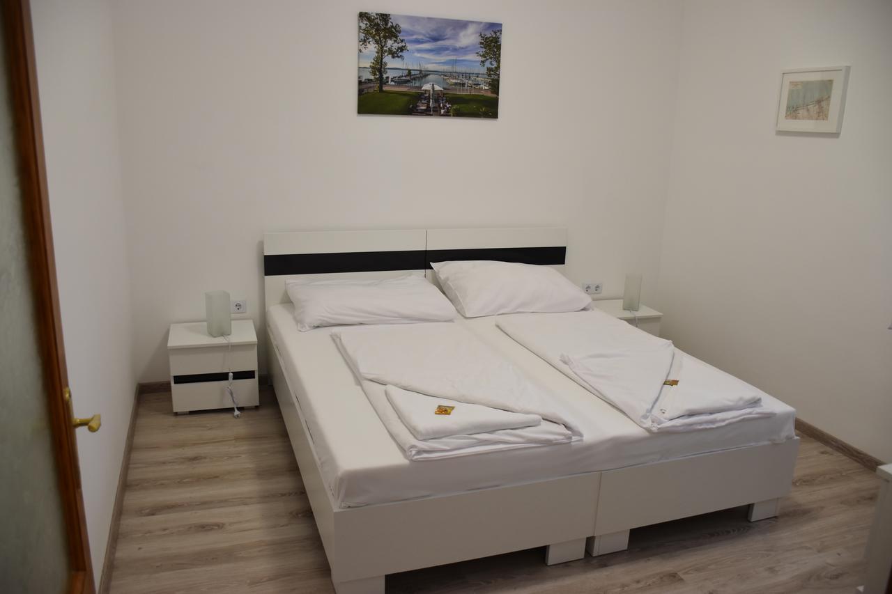 Bl Garden Panzio Bed & Breakfast Balatonlelle