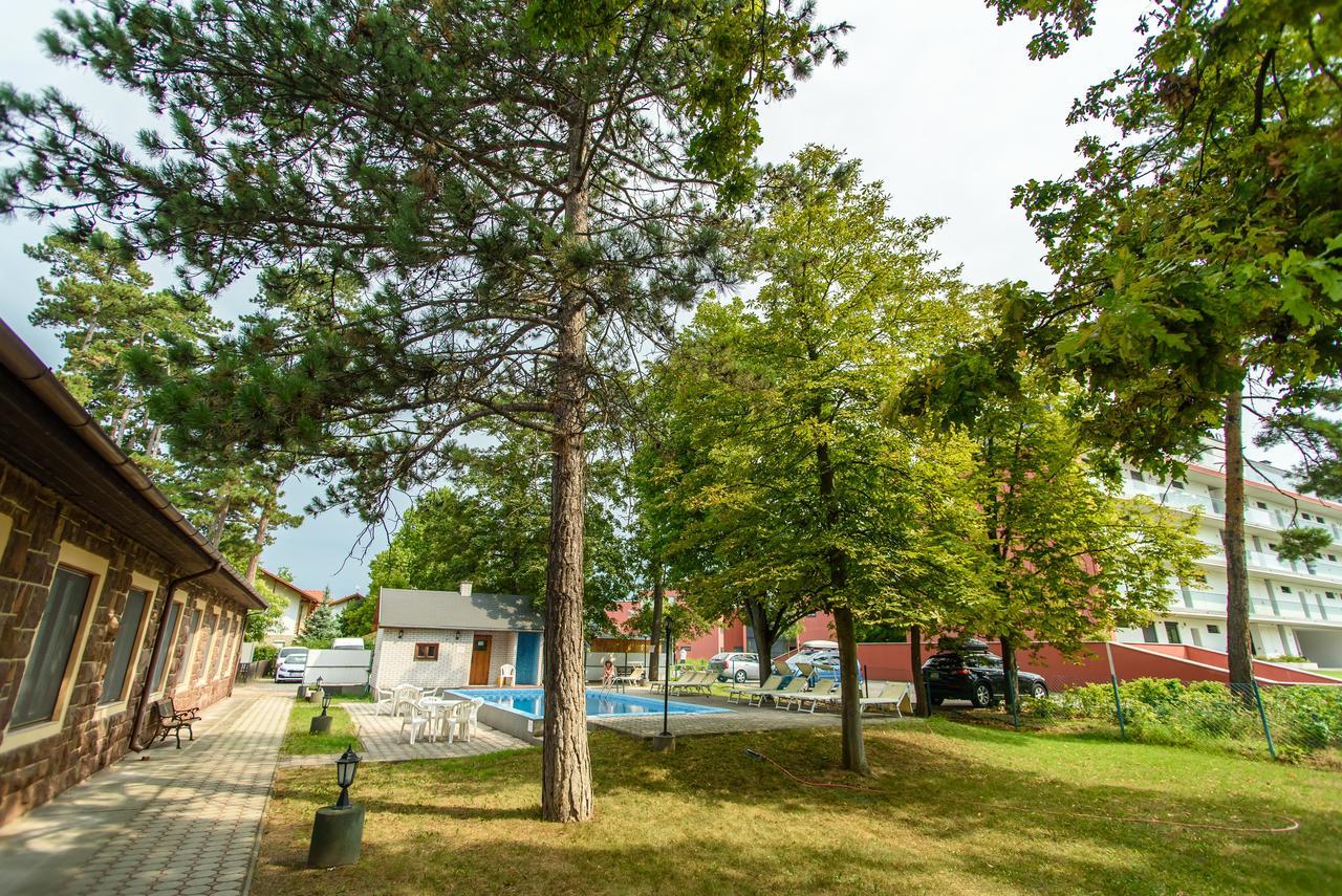 Bl Garden Panzio Bed & Breakfast Balatonlelle